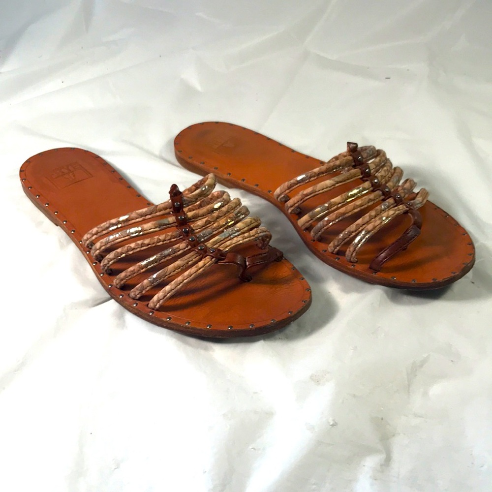 Vintage Frye Tan & Gold Snake Print Leather Gladiator Bohemian Slip On Sandals